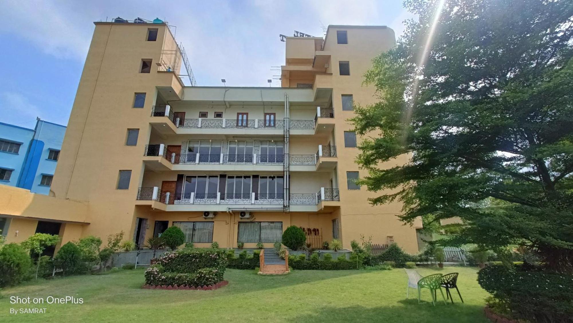 Hotel Trisplanet à Kalyani Extérieur photo